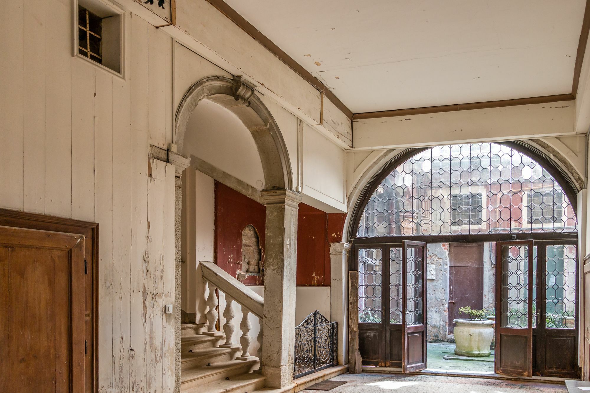 Apartment Emo Palace Grand Canal By Lionhost